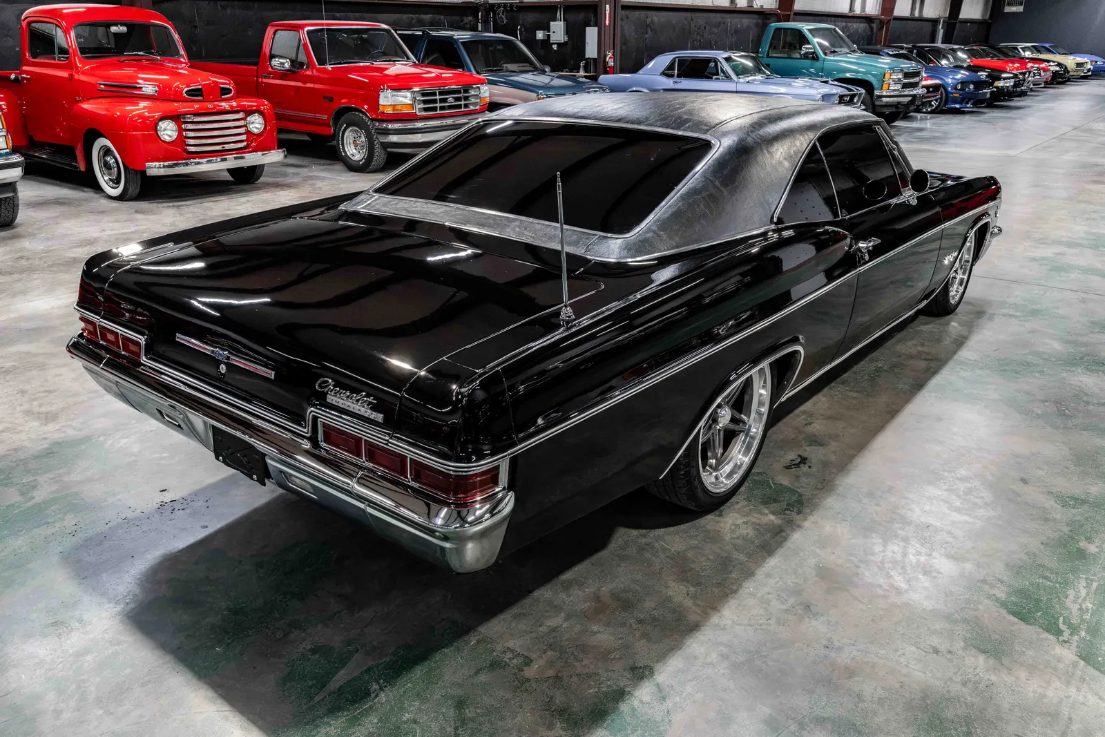 1966-Chevrolet Impala SS-Tuxedo Black-168376T161890-37.jpg